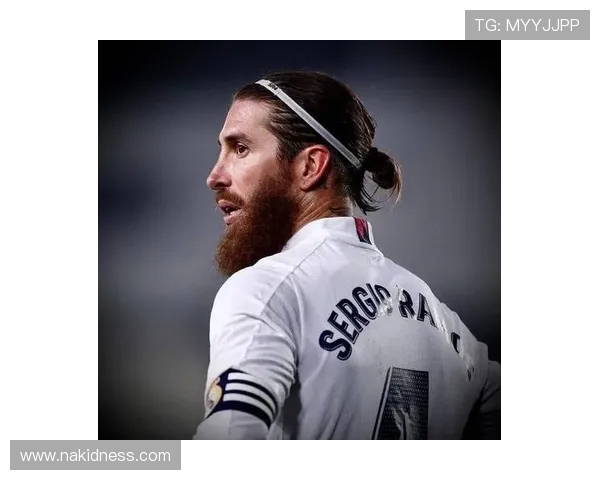 拉莫斯从右后卫到顶级中卫的转型轨迹分析 拉莫斯从右后卫到顶级中卫的转型轨迹分析