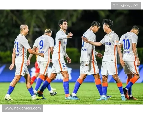 山东泰山表面能攻，实则稳不住——问题不在锋线，在全队失控