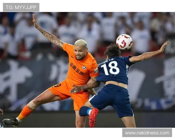 上海申花中场控制乏力,比赛节奏支撑不足,稳定性面临考验 上海申花中场控制乏力,比赛节奏支撑不足,稳定性面临考验